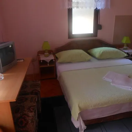 Guest house & Zdrava Hrana 3*