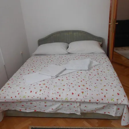 Guest house & Zdrava Hrana 3*