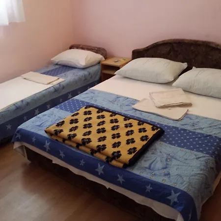 Guest house & Zdrava Hrana 3*